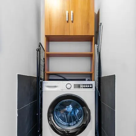 דירה Boutique 2-bedroom In *