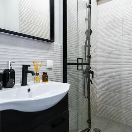 Boutique 2-bedroom In *