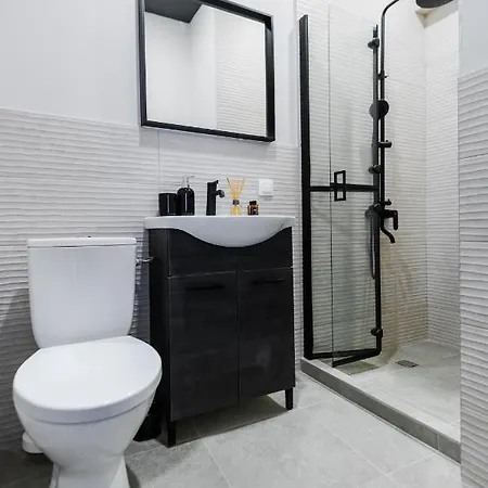 Boutique 2-bedroom In דירה *