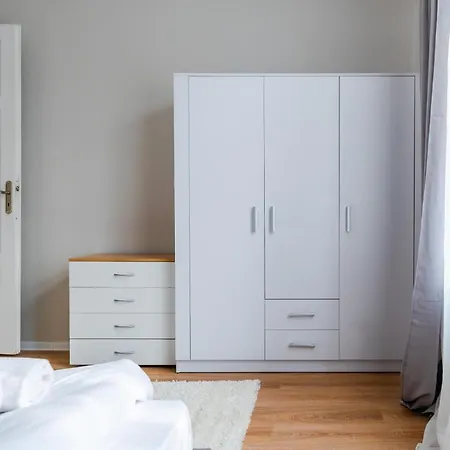 Boutique 2-bedroom In דירה *